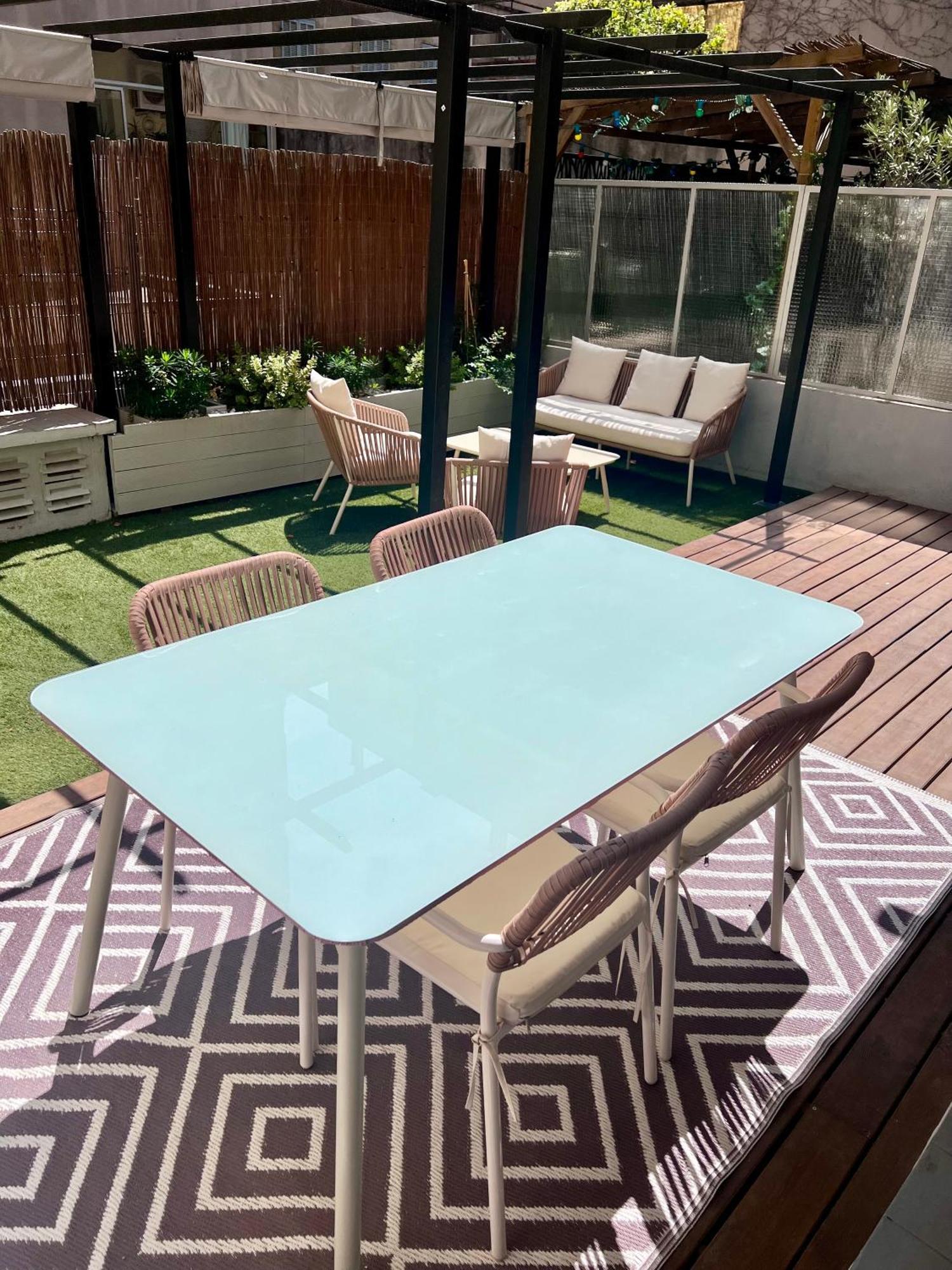 Cocon 2 Pieces Avec Grande Terrasse A Vauban *