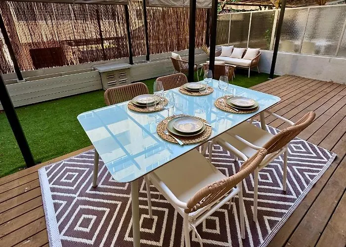 Cocon 2 Pieces Avec Grande Terrasse A Vauban