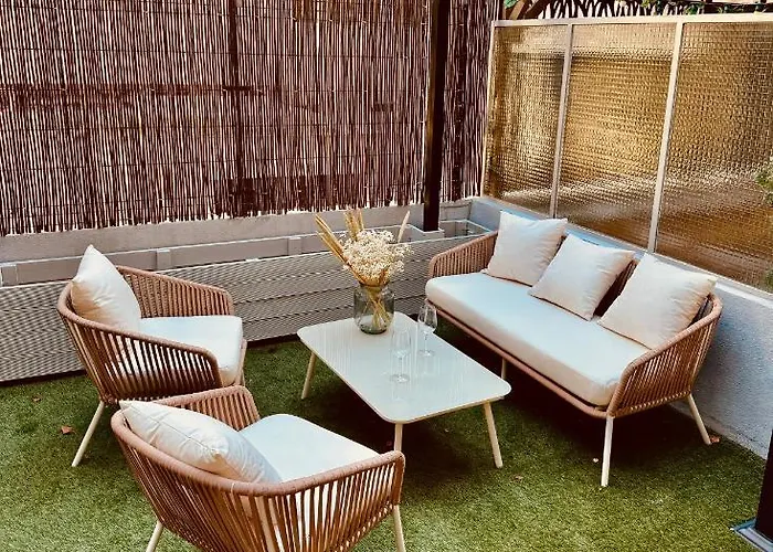 Cocon 2 Pieces Avec Grande Terrasse A Vauban